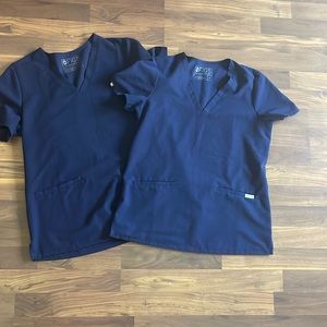 Figs Casma™ Three-Pocket Scrub Top Navy blue, medium and small